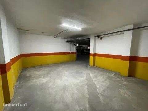 Vende-se garagem fechada Lourosa, Santa Maria da Feira - Grande imagem: 3/7