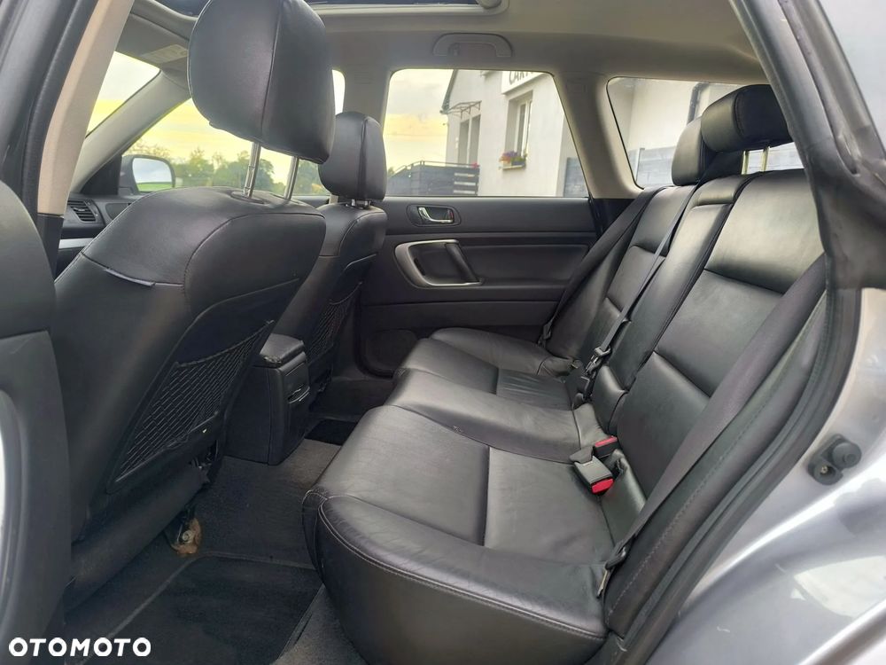 Subaru Legacy - 16