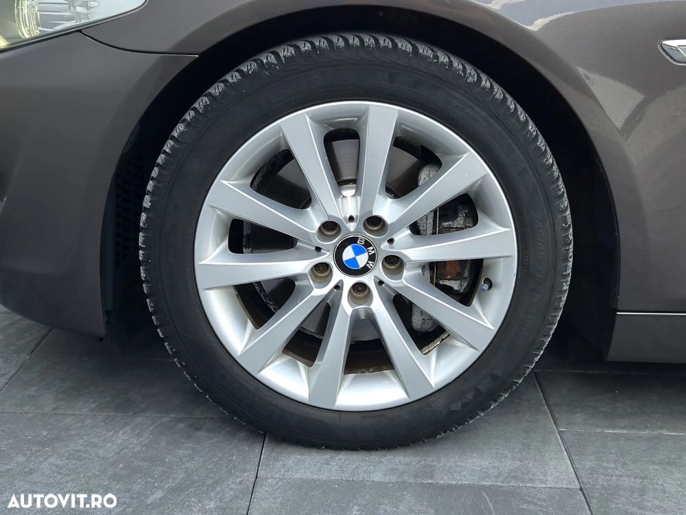 BMW Seria 5 525d Touring Aut. Luxury Line - 31