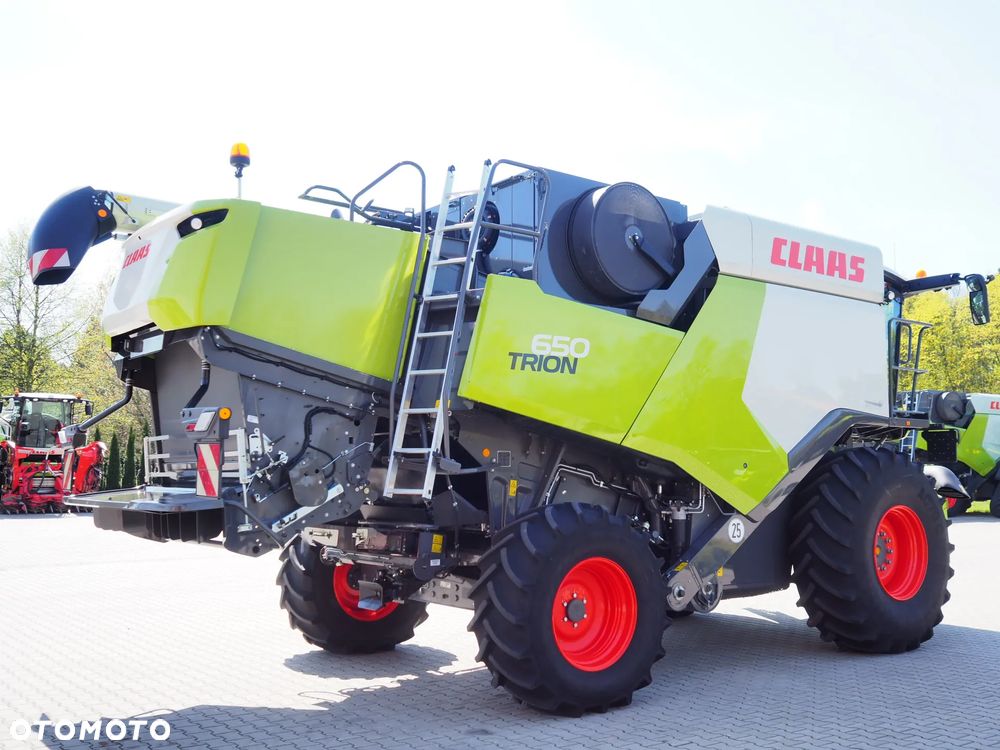 Claas Trion 650 + V650 - 4