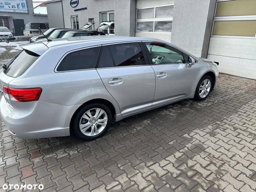 Toyota Avensis 2012 photo 5