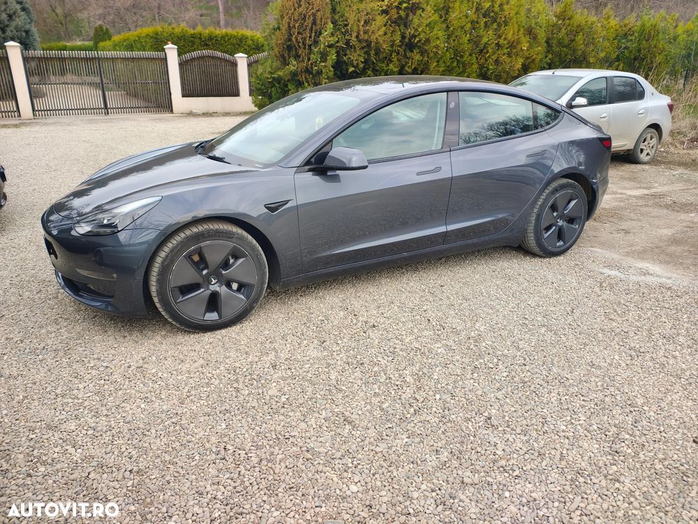 Tesla Model 3 - 1
