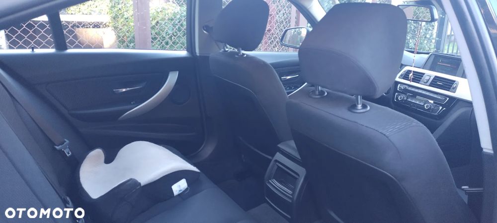 BMW Seria 3 318i Advantage - 15