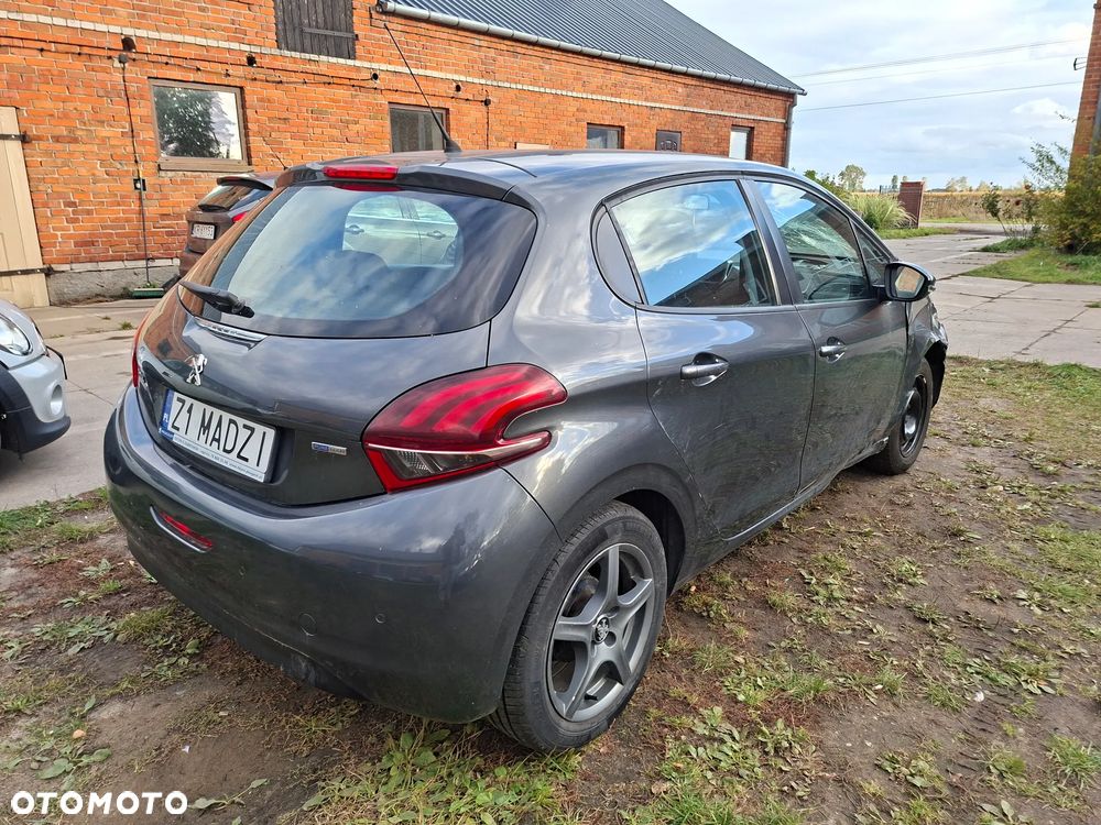 Peugeot 208 - 5