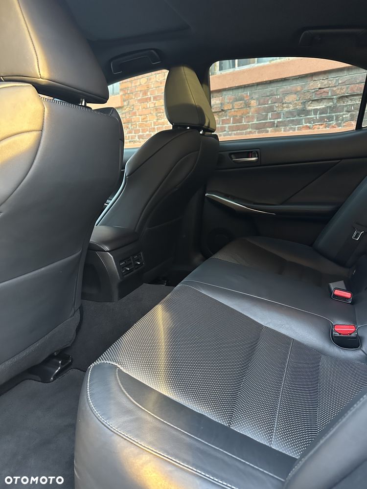 Lexus IS 200t F Sport - 11
