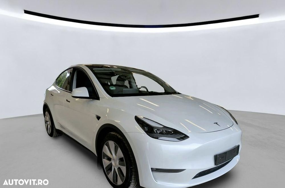 Tesla Model Y Long Range Dual Motor AWD - 2