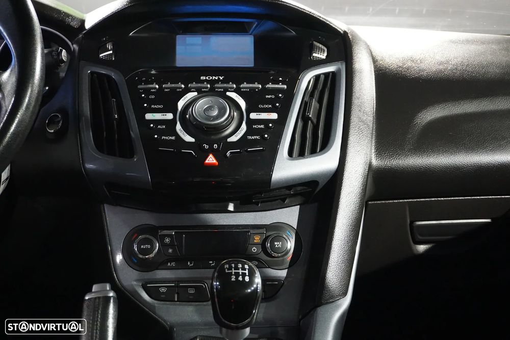 Ford Focus 1.0 EcoBoost S&S ST-Line - 11