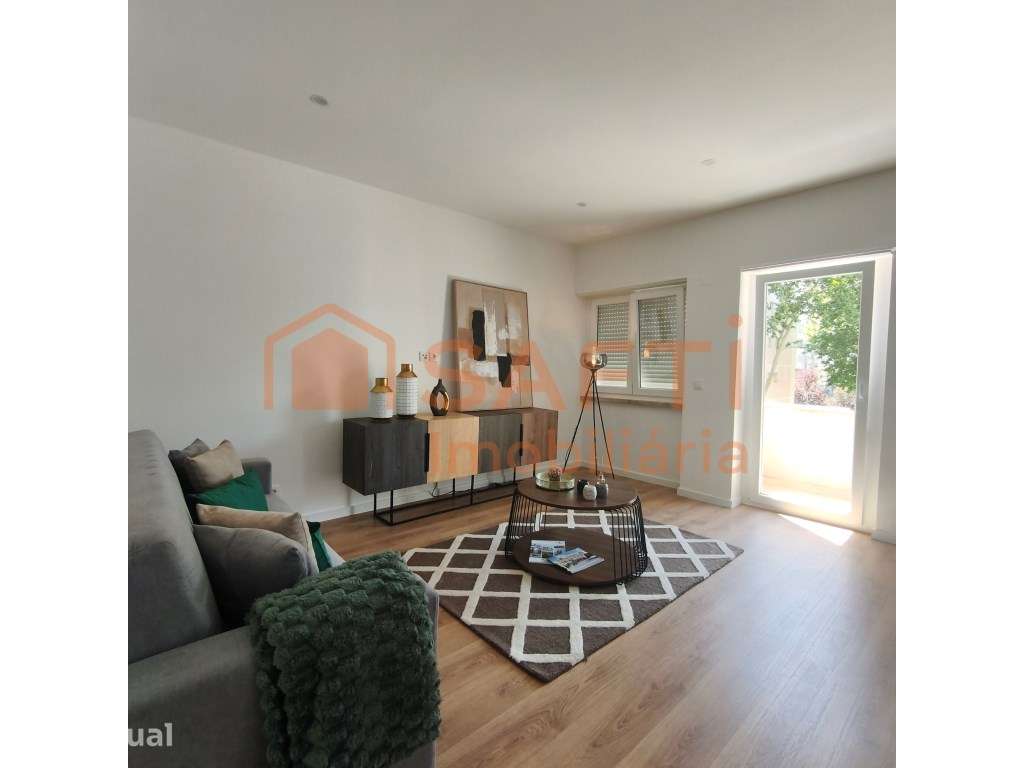 Apartamento T3 com varanda aberta, remodelado e mobilado, em Lisboa - Grande imagem: 3/18