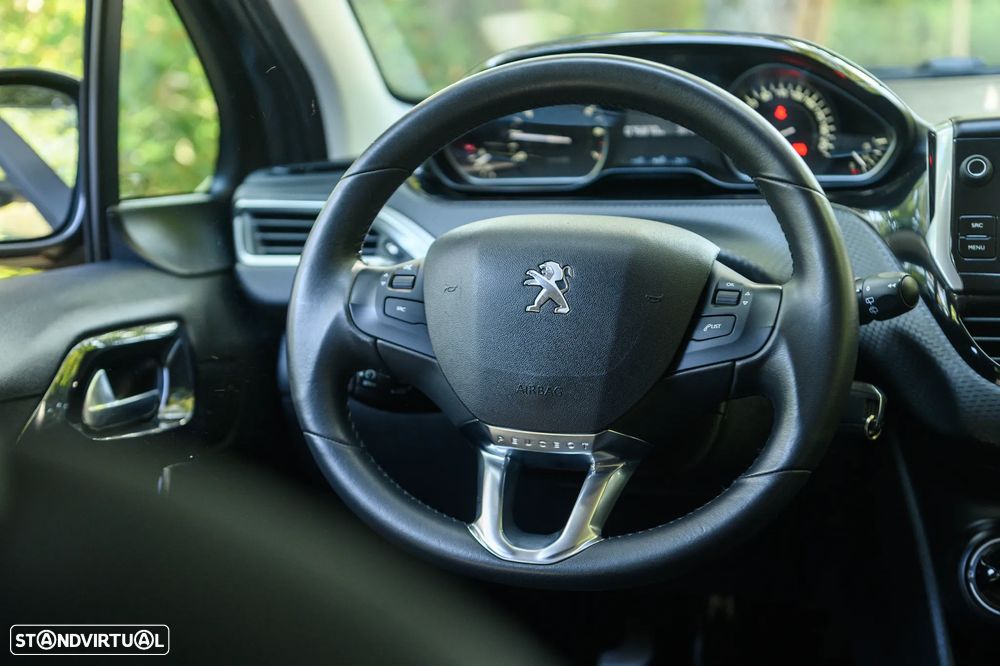 Peugeot 208 1.2 PureTech Signature - 52