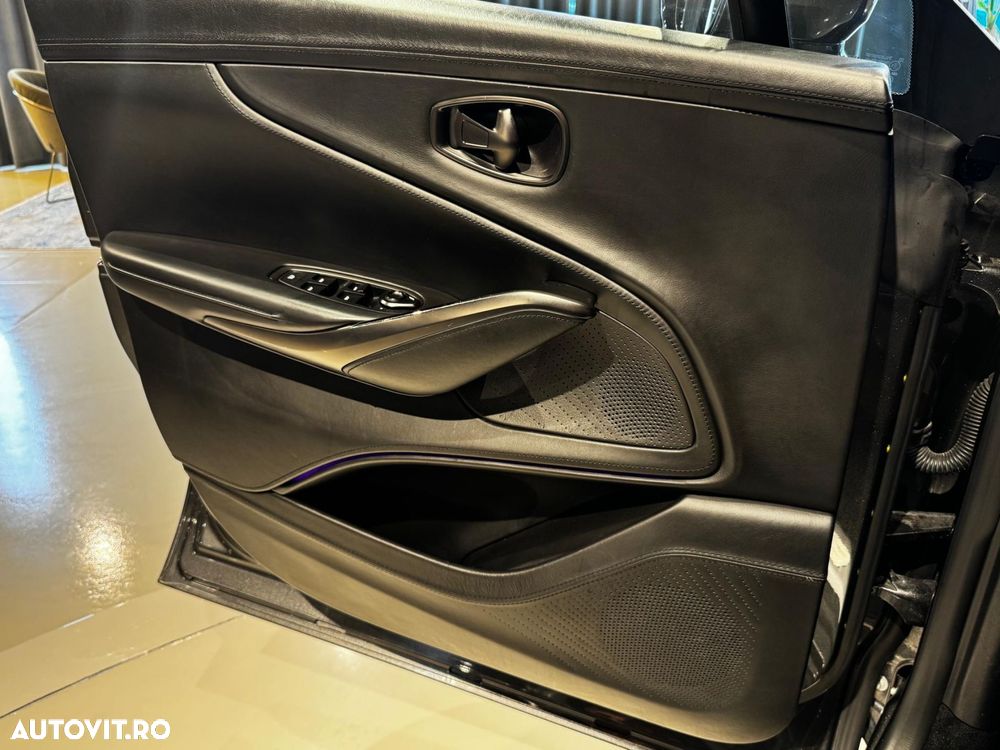 Aston Martin DBX - 26