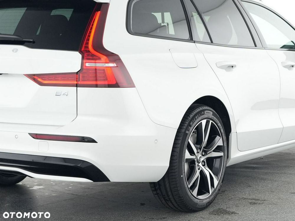 Volvo V60 B4 B DKG Plus Dark - 11