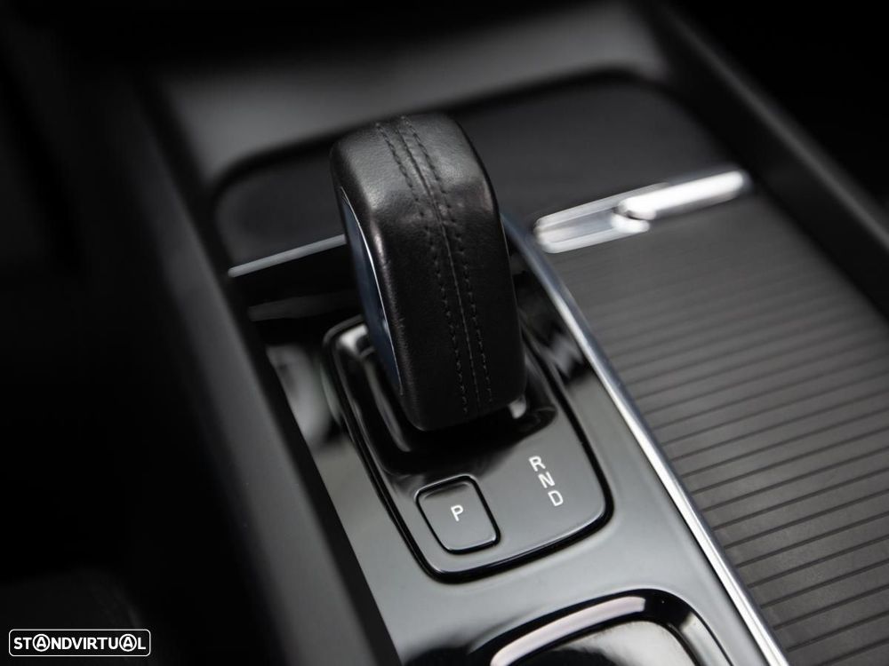 Volvo XC 60 2.0 T6 PHEV R-Design AWD - 18