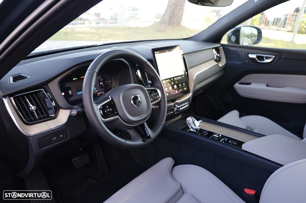 Volvo XC 60 2.0 T6 PHEV Plus Dark - 15