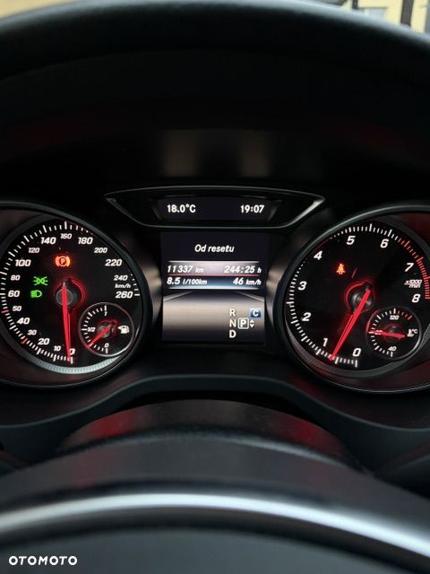 Mercedes-Benz GLA 200 7G-DCT AMG Line - 12