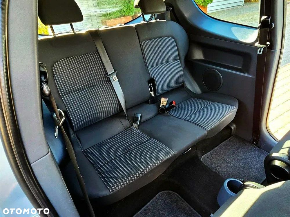 Mitsubishi Colt 1.1 - 10