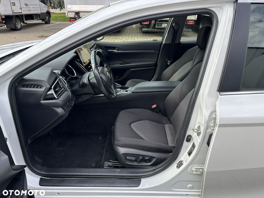 Toyota Camry 2.5 Hybrid Comfort CVT - 10
