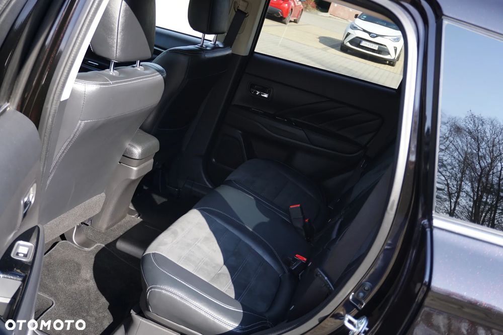 Mitsubishi Outlander 2.0 4WD Plus - 29