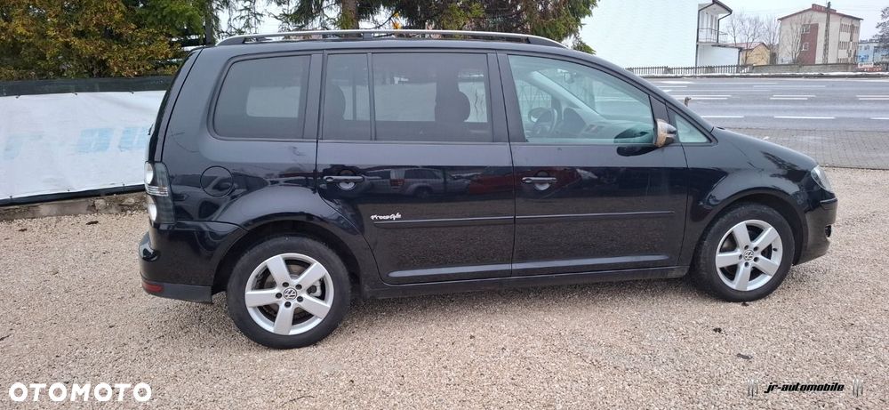 Volkswagen Touran - 12