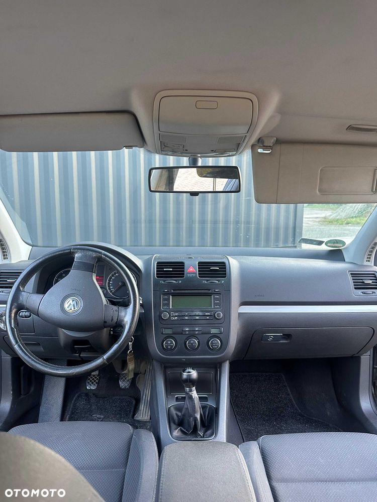 Volkswagen Golf - 5