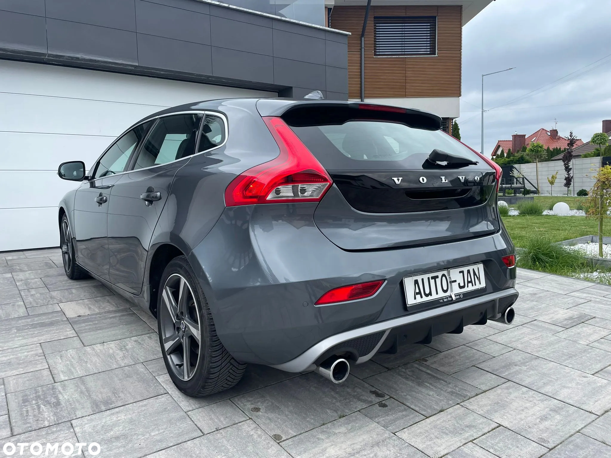 Volvo V40 D2 R-Design - 35