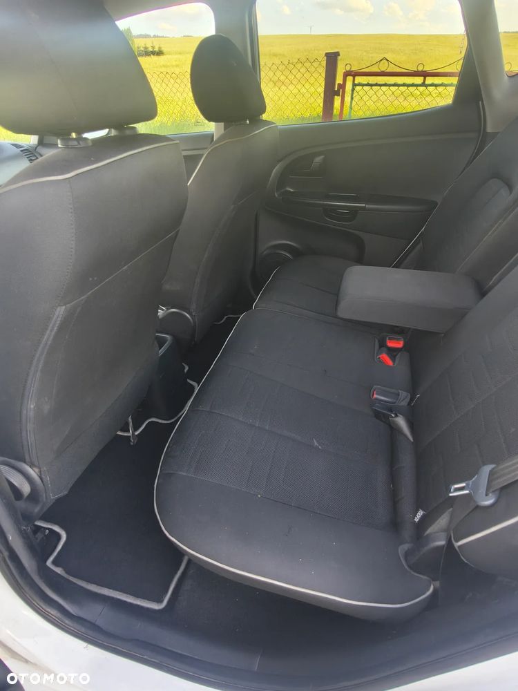 Kia Venga 1.4 CRDi S - 10