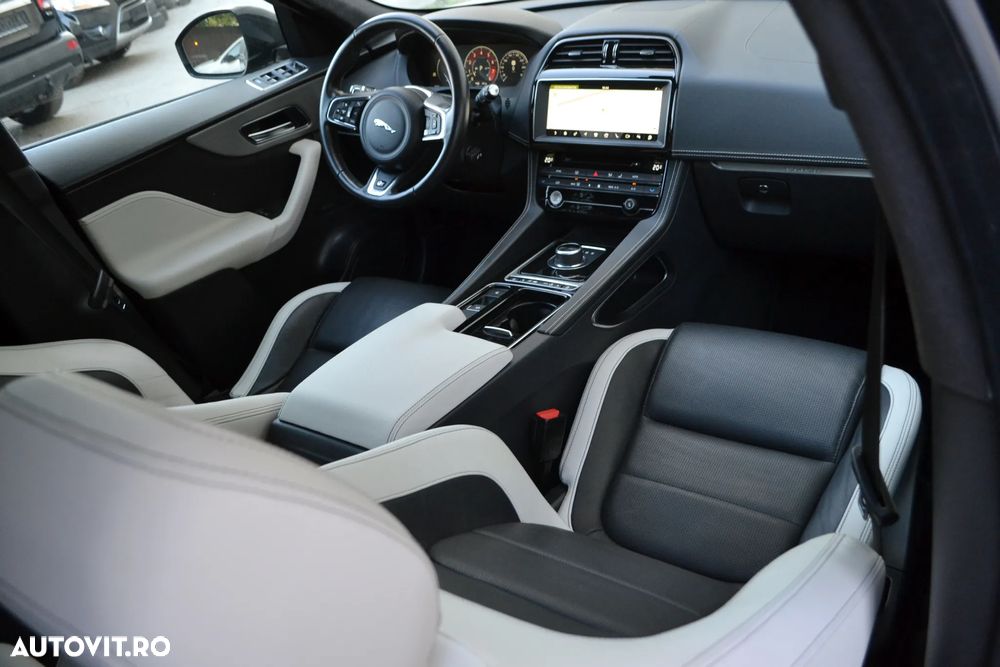 Jaguar F-Pace S AWD - 6