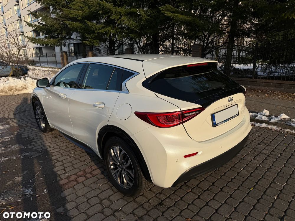 Infiniti Q30 1.5d Premium Tech Gallery White - 7