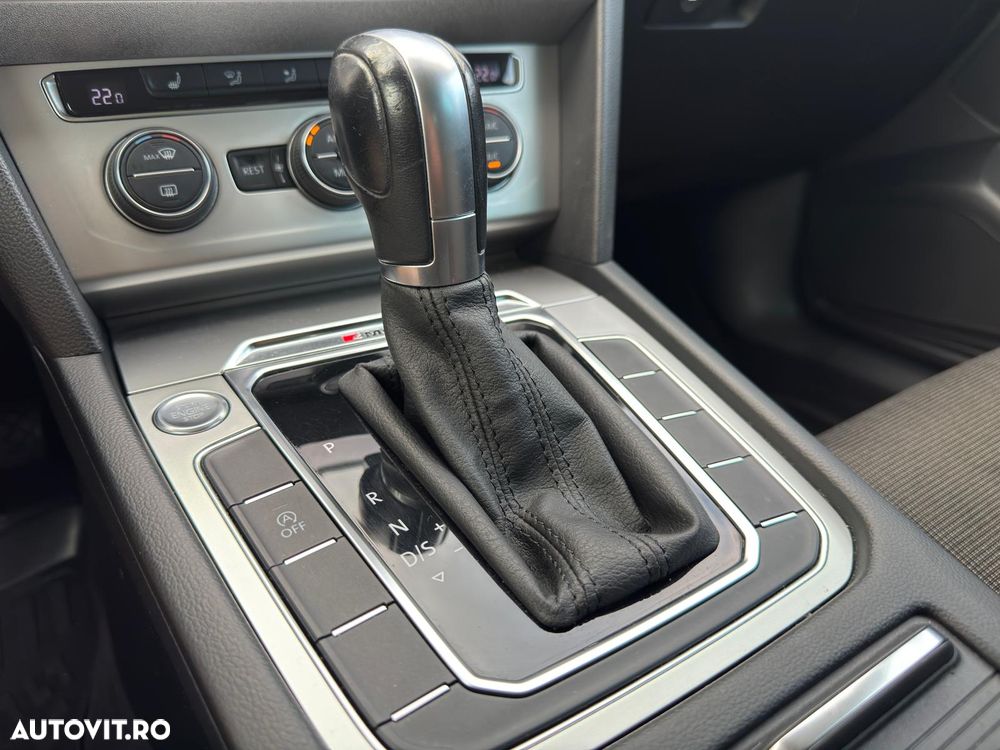 Volkswagen Passat 2.0 TDI SCR 4Motion DSG Comfortline - 12
