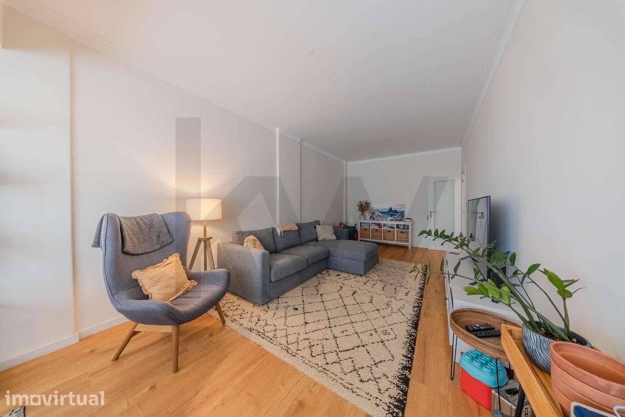 Apartamento T2+1 com duas varandas, no centro de Cacilhas - Grande imagem: 4/42