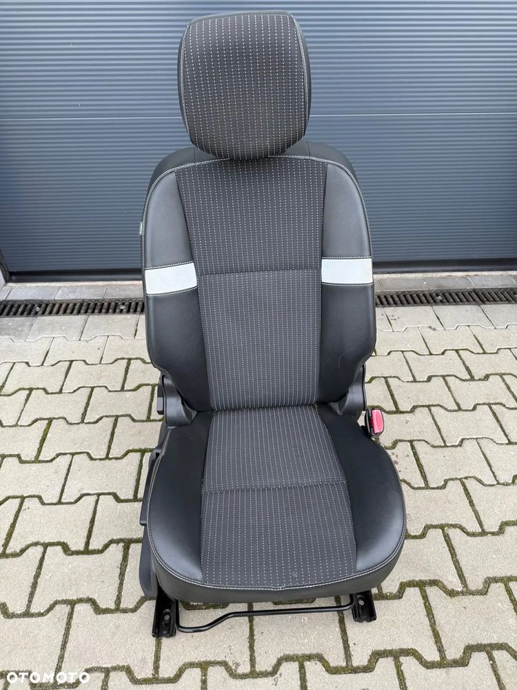 RENAULT SCENIC III FOTEL PRZEDNI PRAWY GRZANY PÓŁSKÓRA - 1