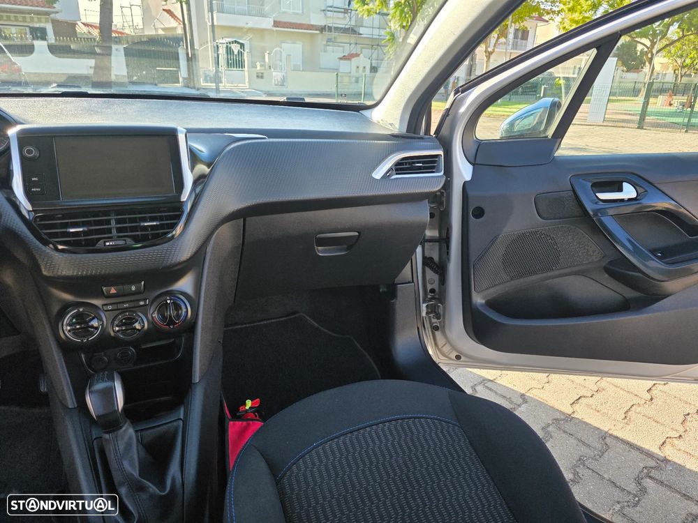Peugeot 208 82 VTI Style - 19