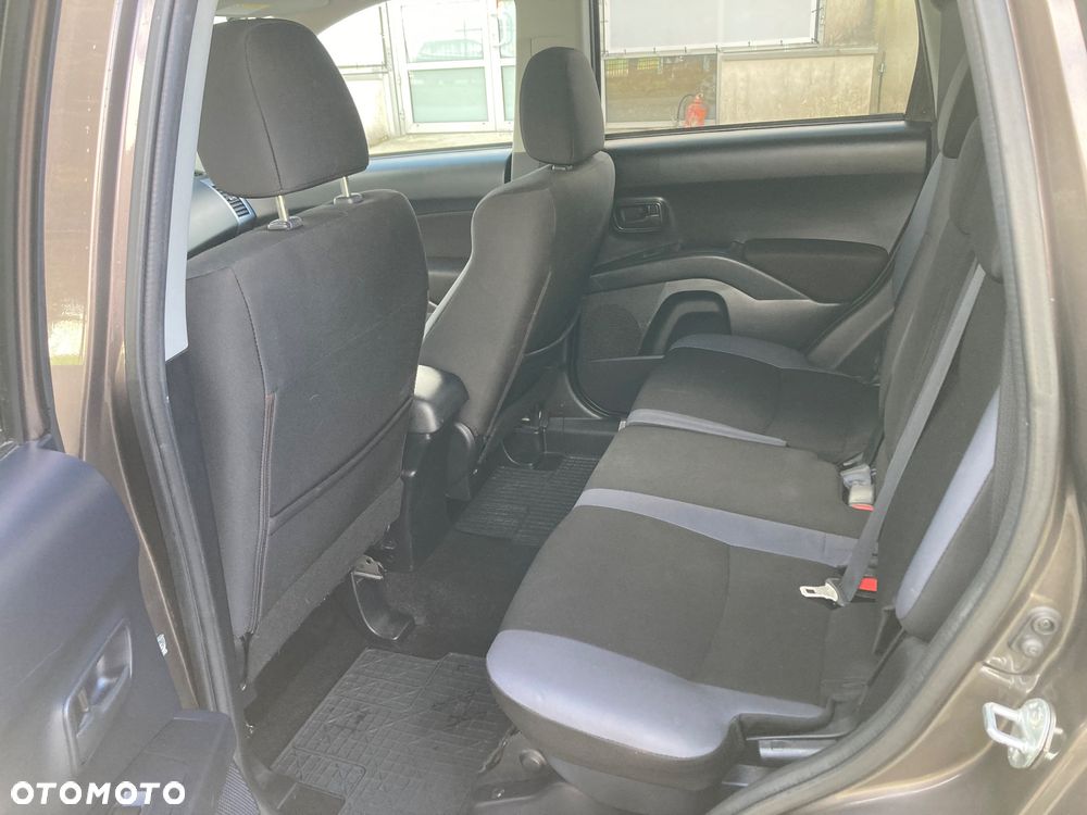 Mitsubishi Outlander 2.0 Invite 2WD EU5 - 11