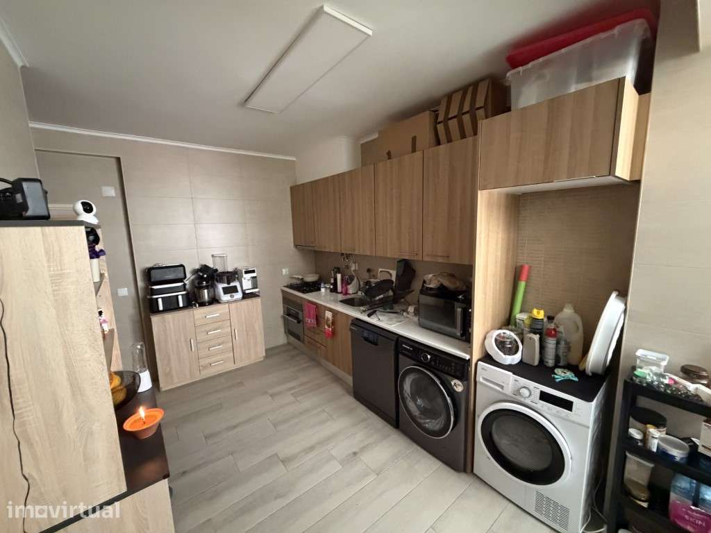 Apartamento T 1+ 1 com pequeno terraço, excelente localização - Grande imagem: 3/20