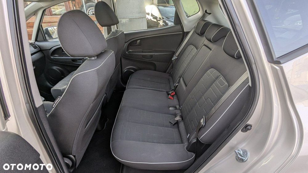 Kia Venga - 13