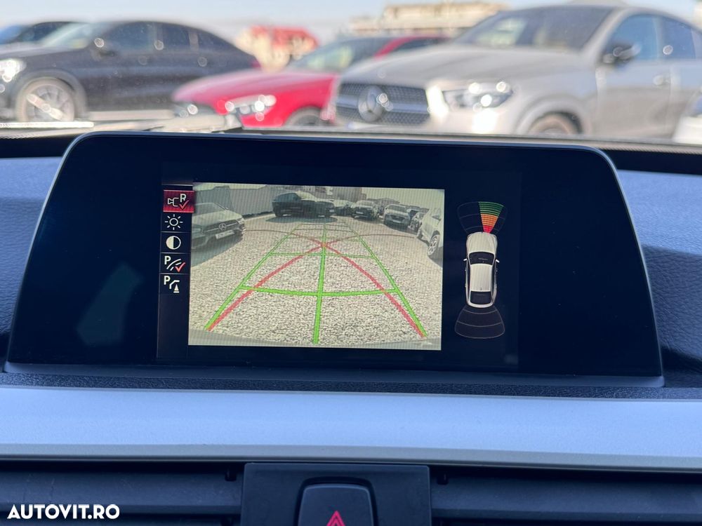 BMW Seria 3 318d Aut. - 33