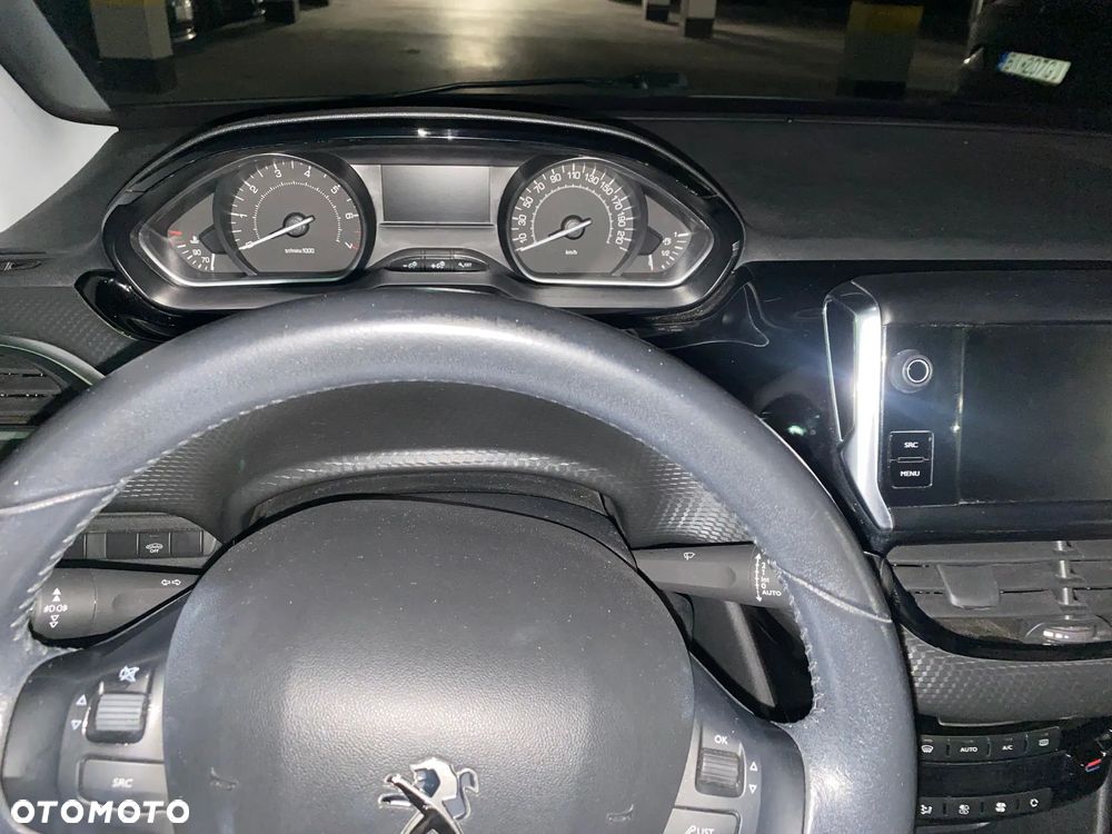 Peugeot 208 1.2 PureTech Style - 18