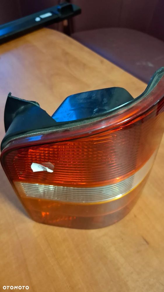 LAMPA PRAWY TYŁ VOLKSWAGEN T5 - 3