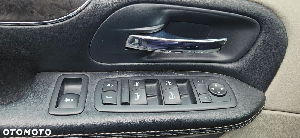 Chrysler Town & Country 3.6 Touring - 12