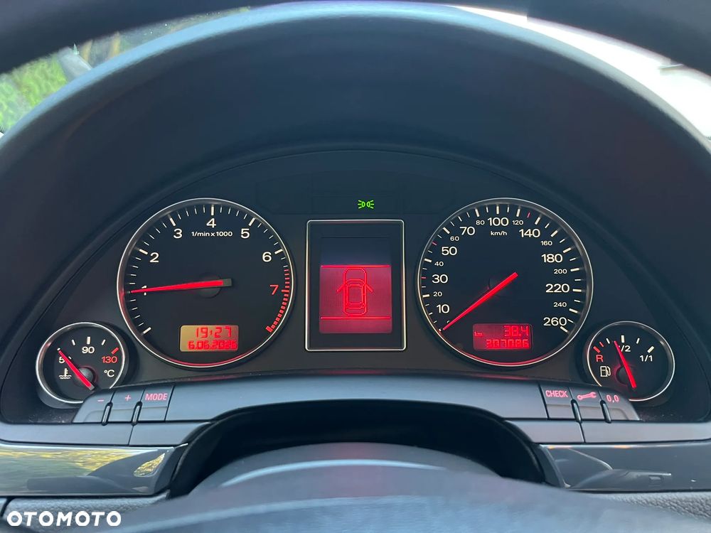 Audi A4 Limousine - 16