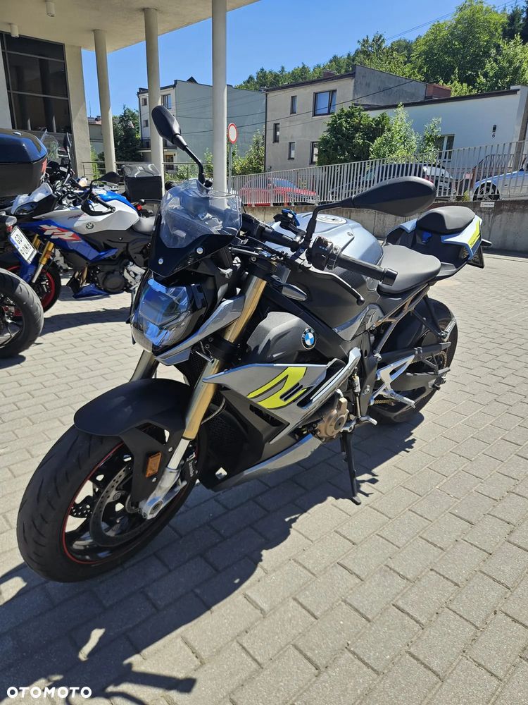 BMW S - 1