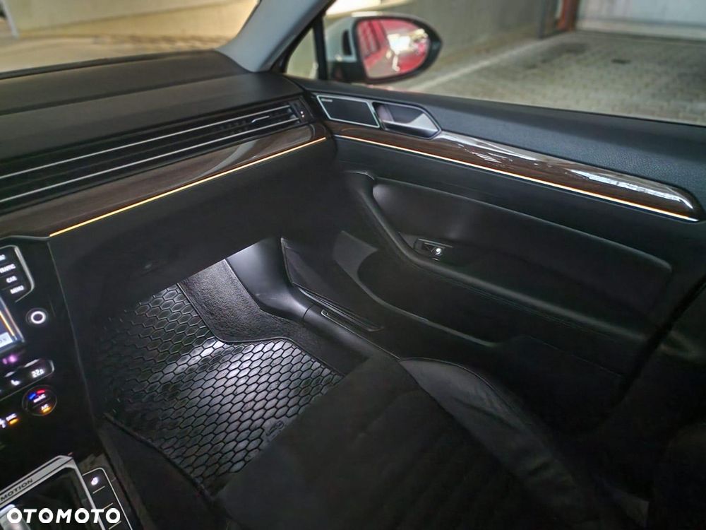 Volkswagen Passat - 25