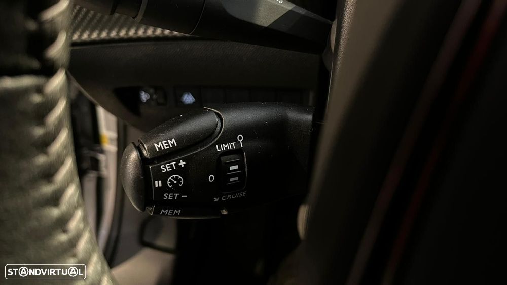 Peugeot 2008 1.2 PureTech Active Pack - 17