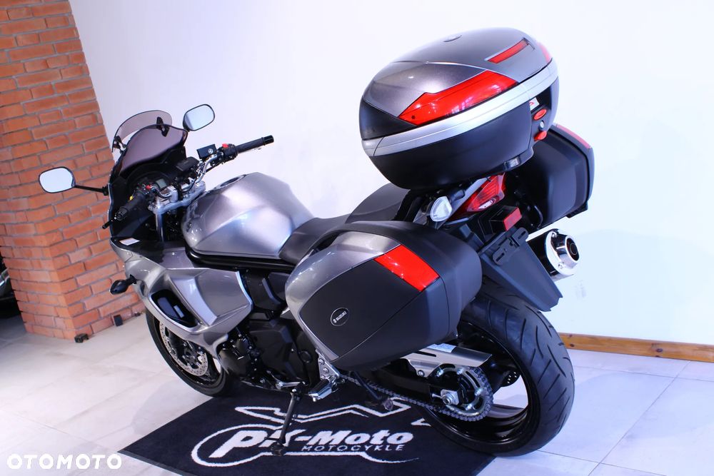 Suzuki GSX - 7