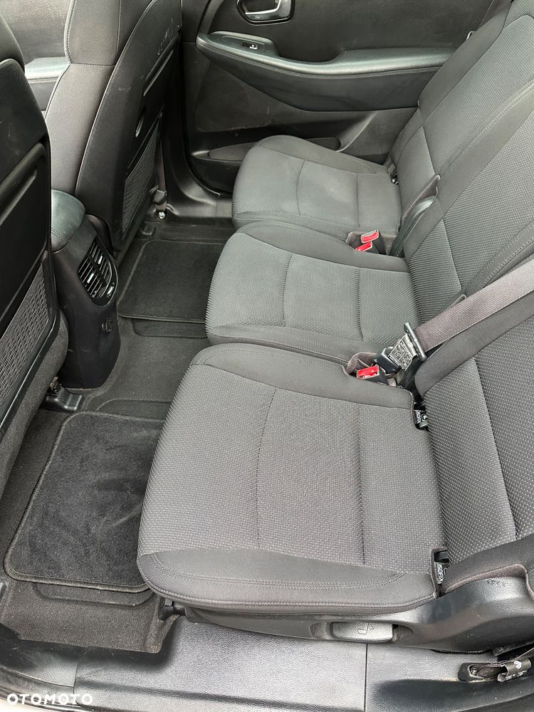 Kia Carens - 15