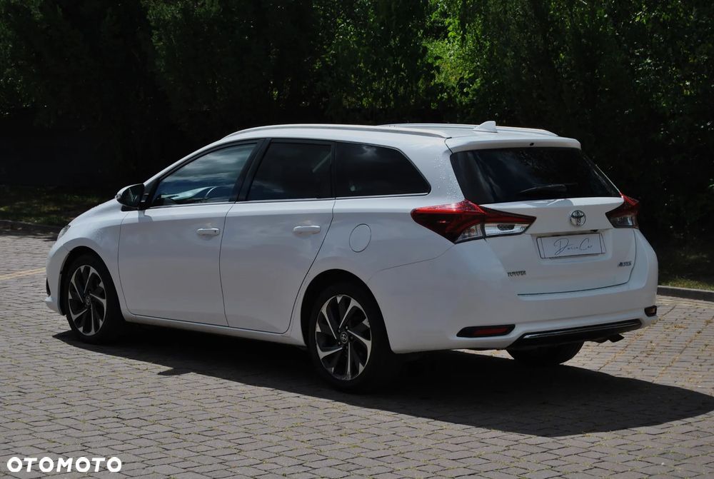 Toyota Auris 2015 photo 4