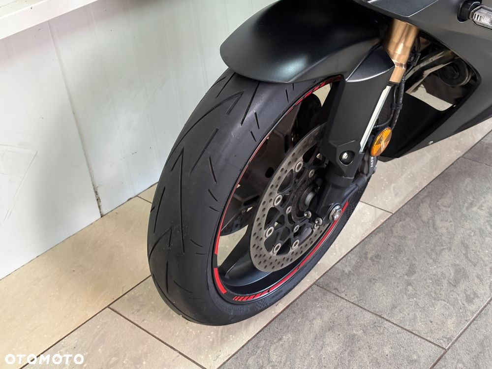 Honda CBR - 16