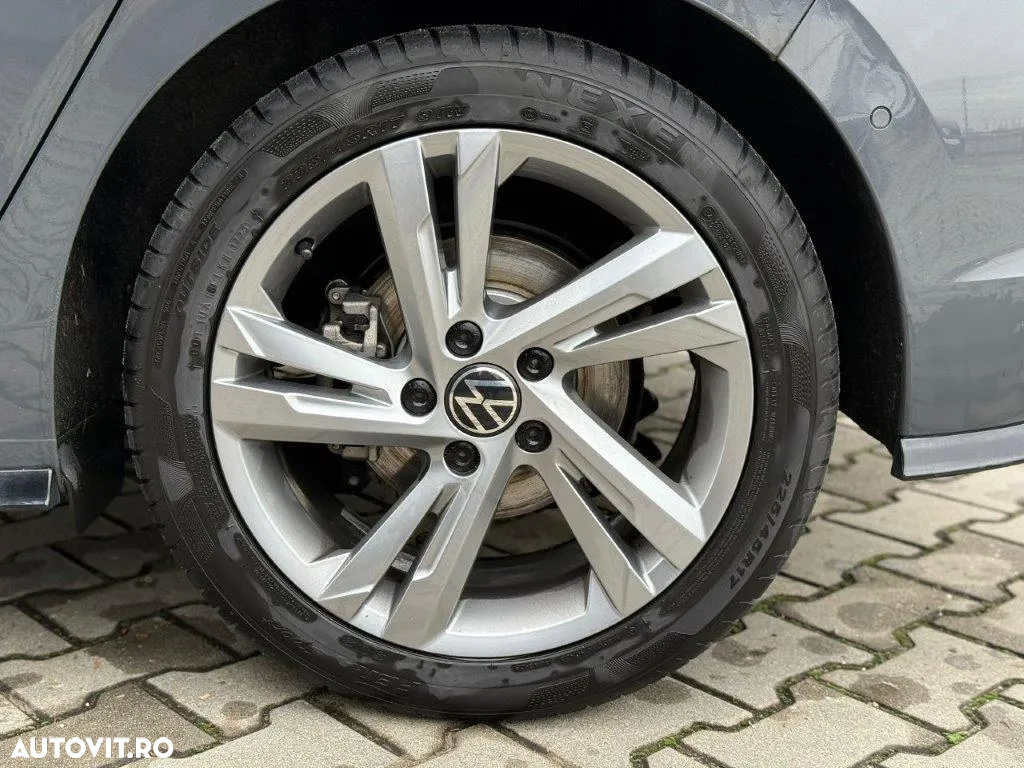 Volkswagen Golf 1.5 eTSI ACT DSG MHEV R-Line - 22
