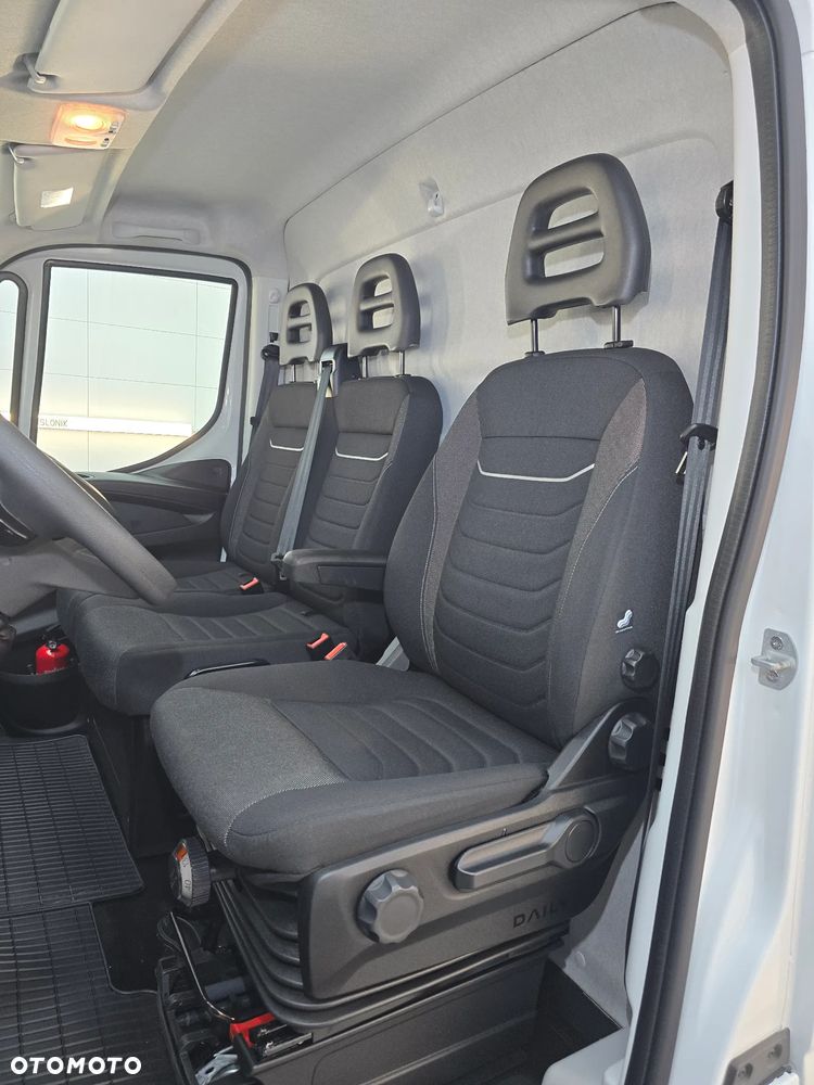 Iveco DAILY 35C16 / 50C16 KONTENER 8PALET WINDA DHOLLANDIA 750Kg 41Tyś km SERWIS ASO IVECO DO OSTATNIEGO Km STAN NOWY NOWY NOWY NA GWARANCJI BOGATA OPCJA WYPOSAŻENIA ASYSTENTY KIEROWCY TEMPOMAT KLIMA KAMERA COFANIA FOTEL KIEROWCY PNEŁMATYCZNY - 33