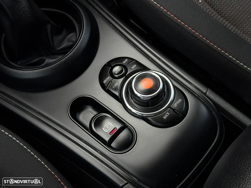 MINI Countryman Cooper SE ALL4 Auto - 25