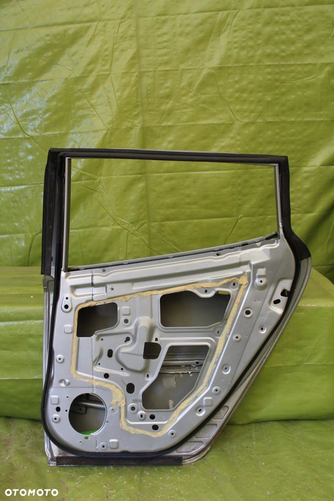Drzwi Nissan Leaf II po 2017r. tył prawy - 2